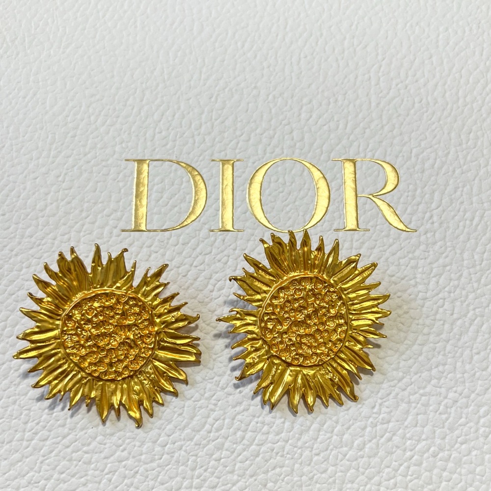 MANGO Clip On Sunflower Earrings